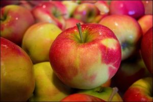りんご効果にむくみの解消や体温上昇が？加熱したほうがいいの？量も2